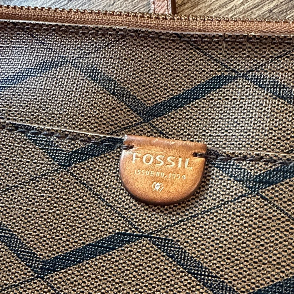 Fossil Corey Geometric Chevron Crossbody Bag - Earthy Minimalist EUC